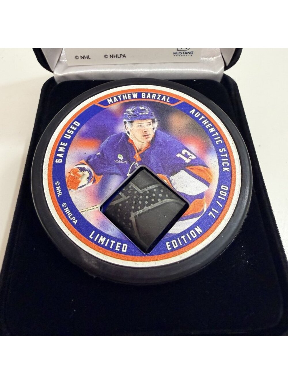 Limited Edition 71/100 NHL New York Islanders Souvenir Stick Housed Hockey Puck